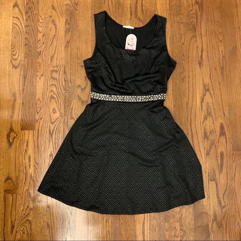 Short black dress with sparkly belt